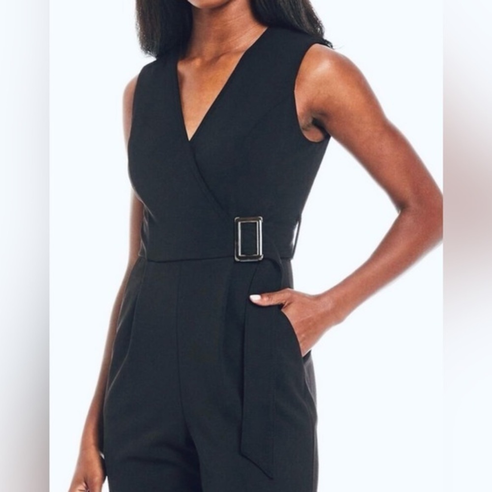 Calvin Klein Women
 Modern Black 2PC Pant Suit Surplice V Neck Cropped sz 2 $139